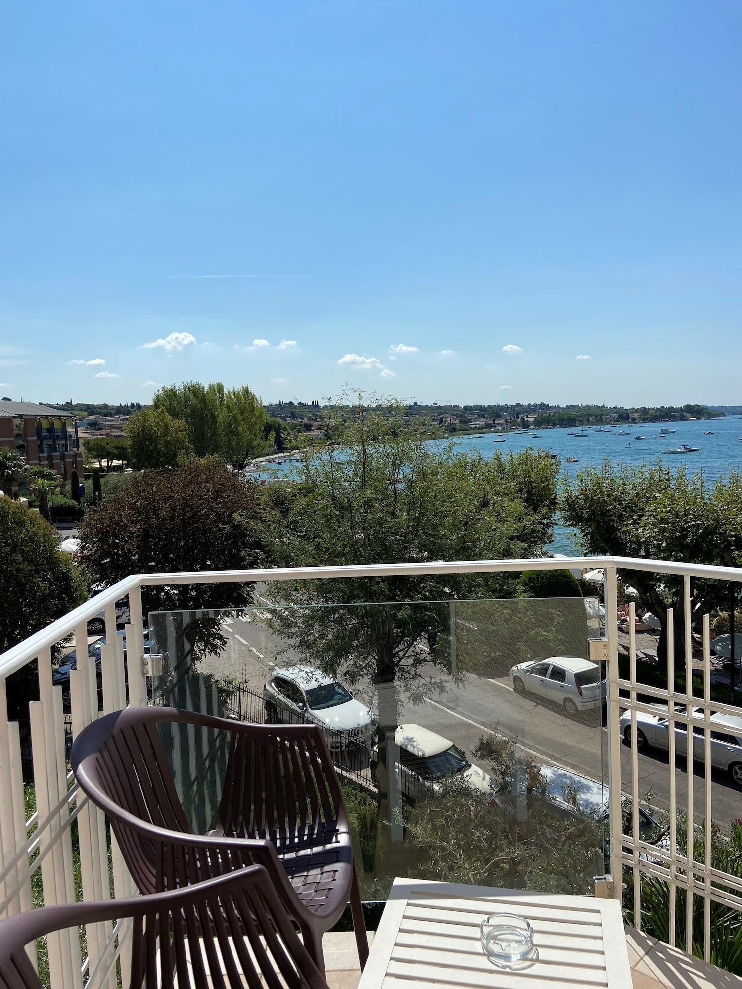 Kriss Internazionale Hotel Bardolino Exterior photo