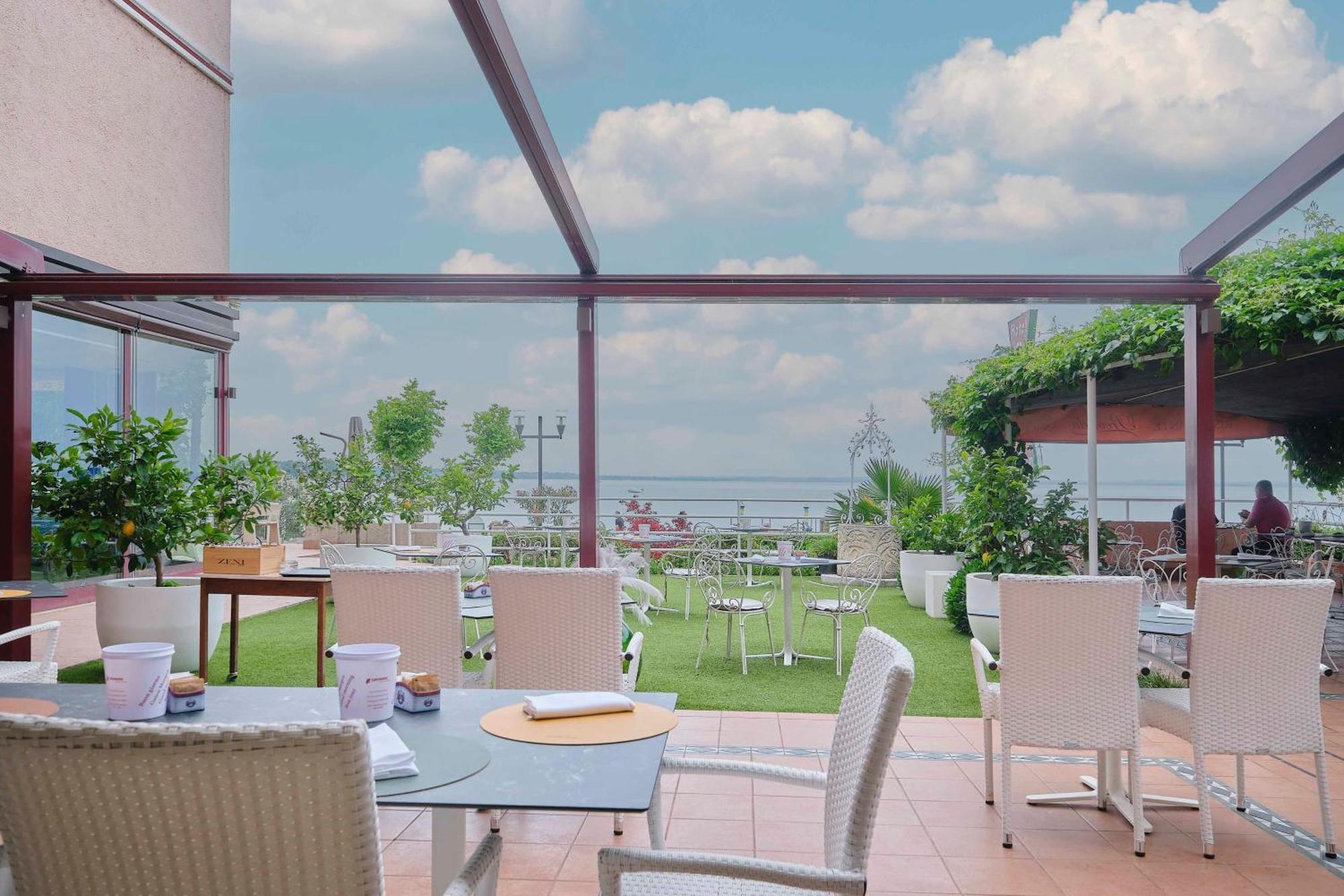 Kriss Internazionale Hotel Bardolino Exterior photo