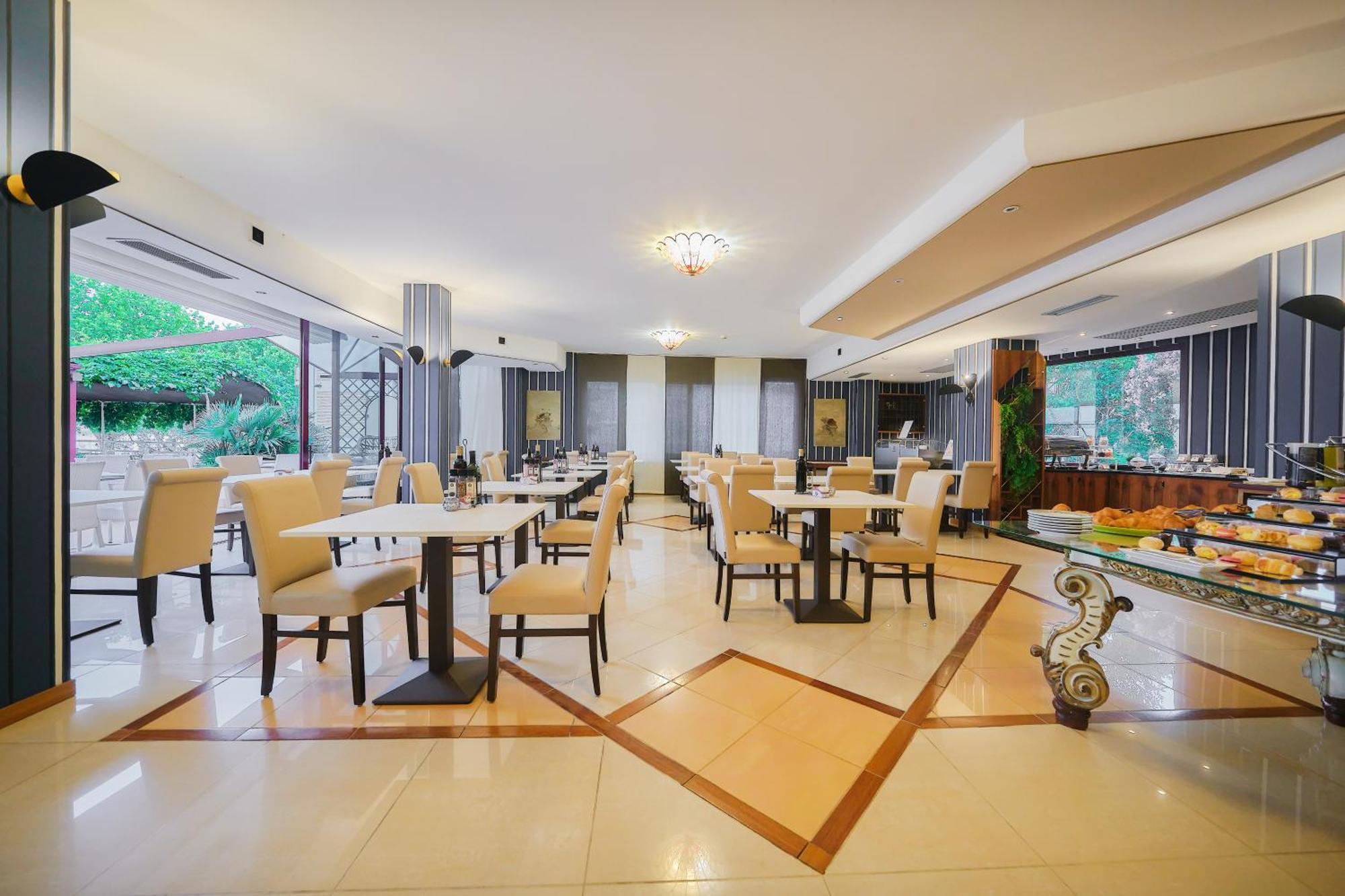 Kriss Internazionale Hotel Bardolino Exterior photo