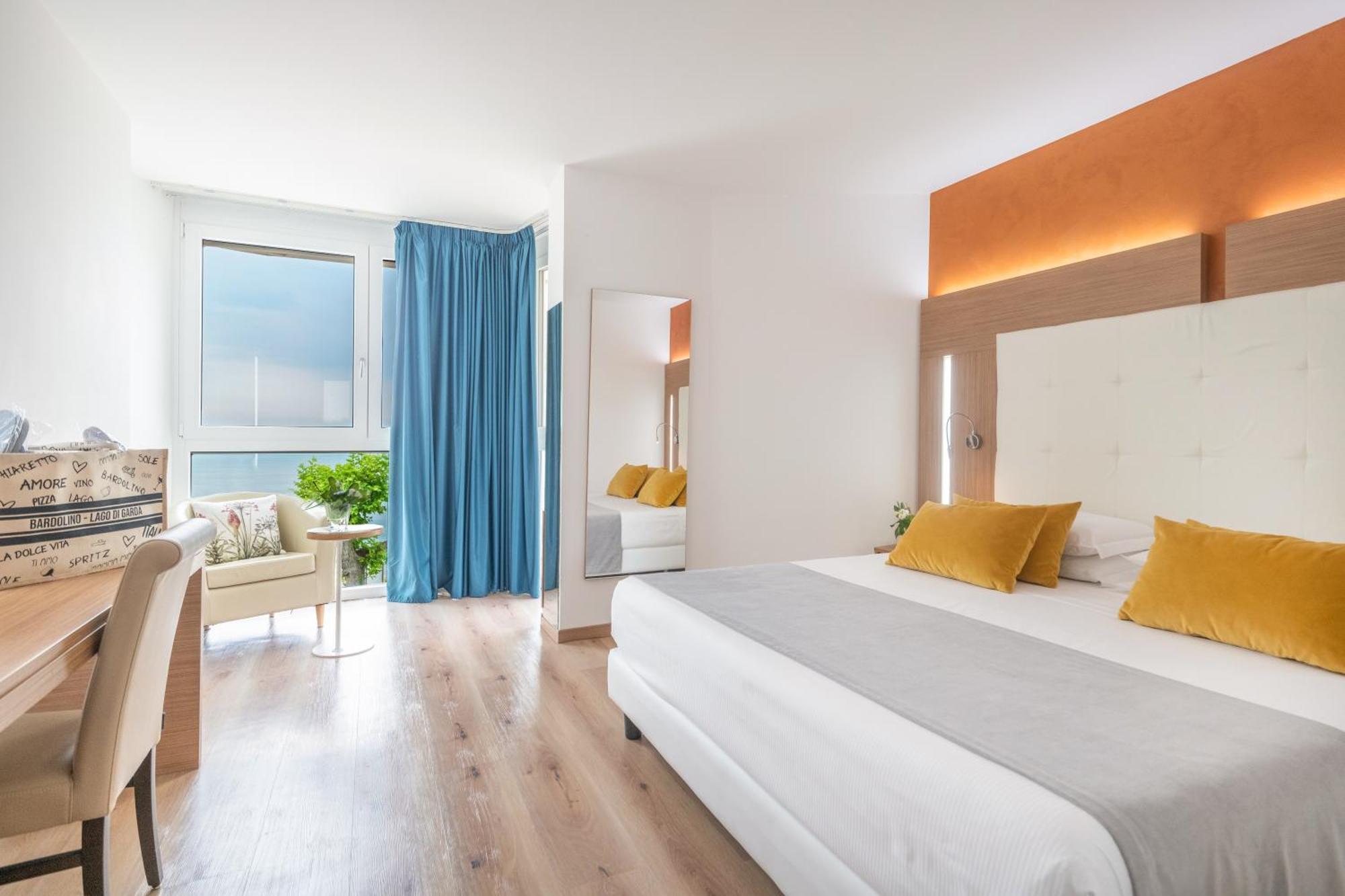 Kriss Internazionale Hotel Bardolino Exterior photo