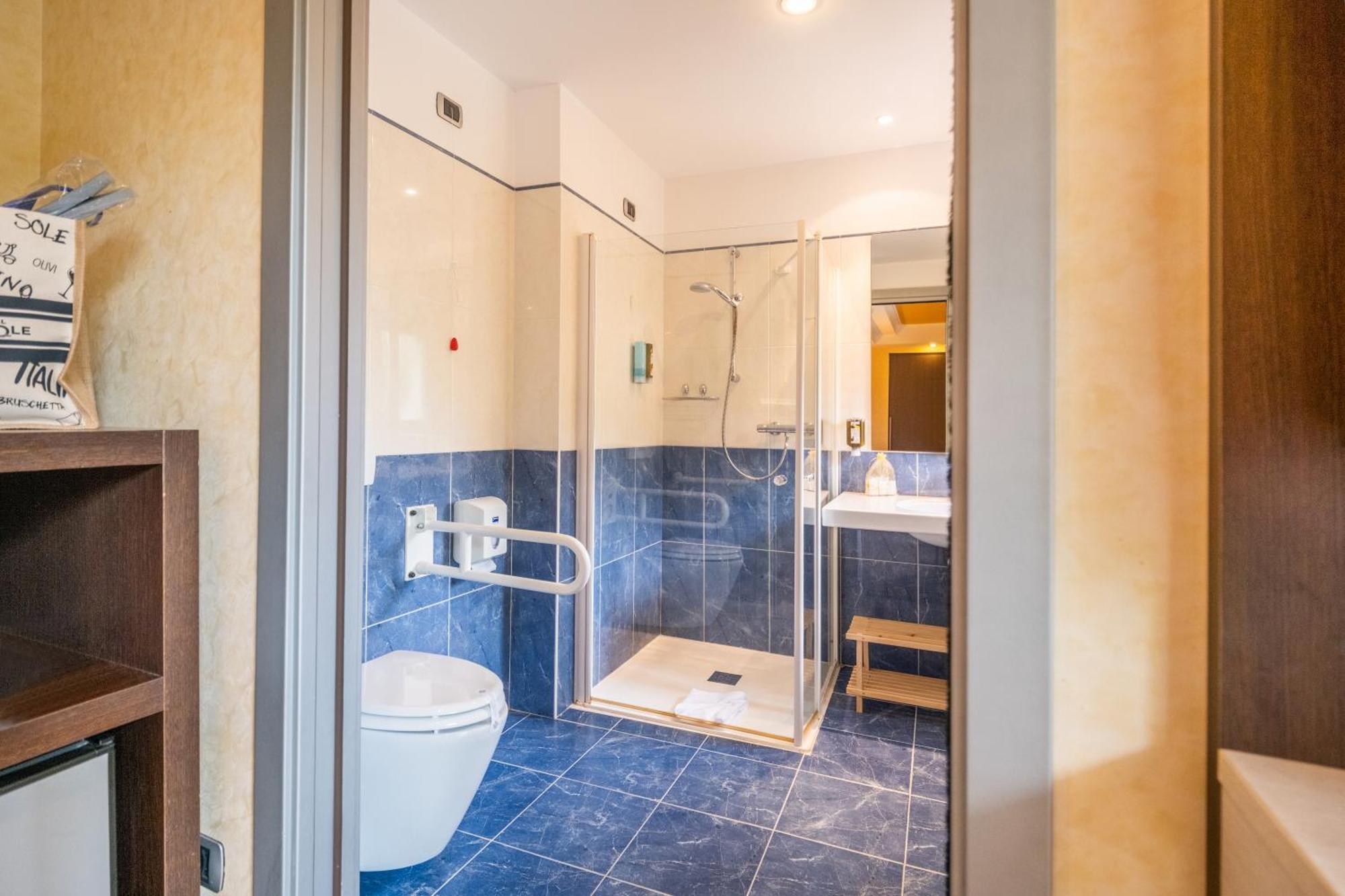 Kriss Internazionale Hotel Bardolino Exterior photo