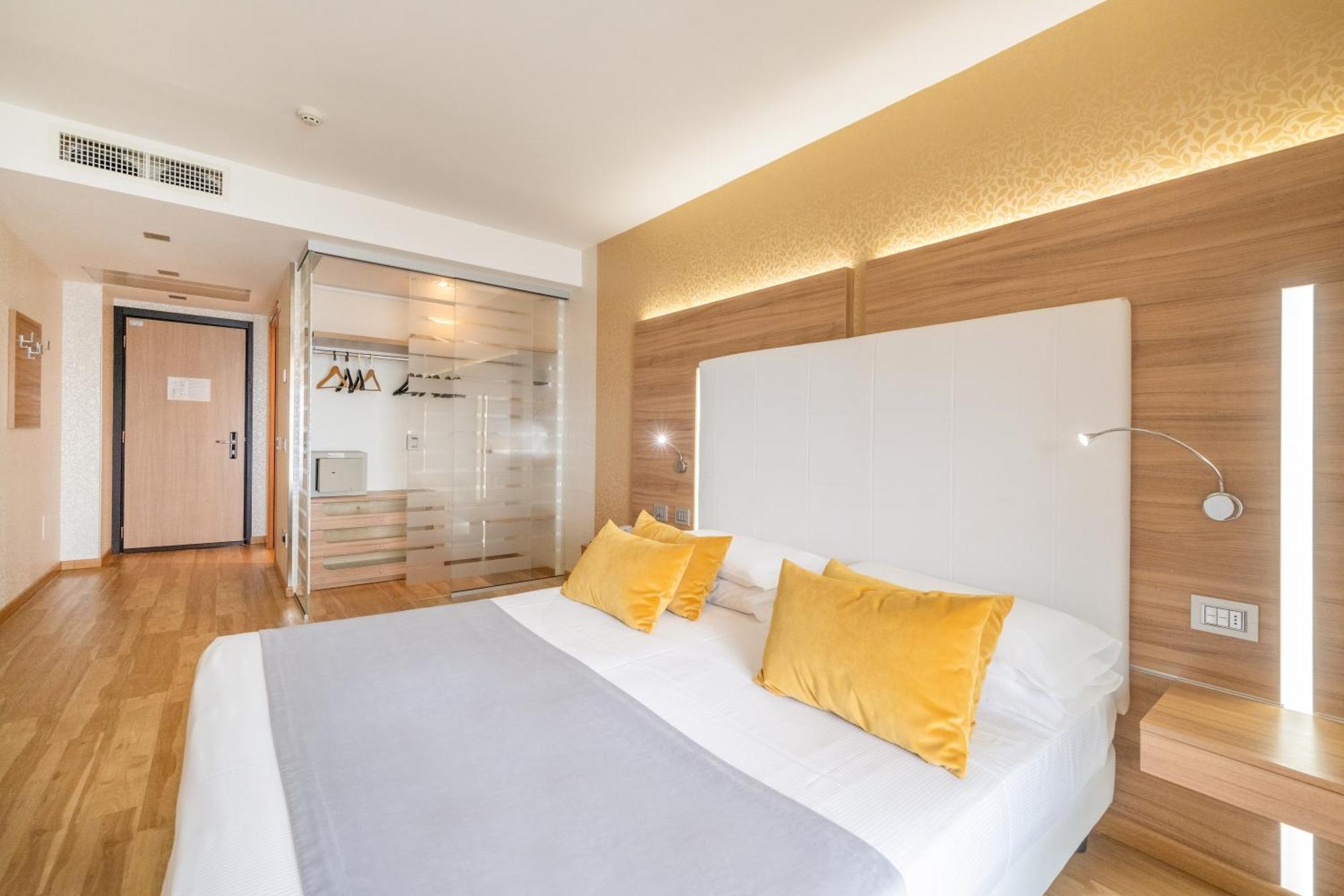 Kriss Internazionale Hotel Bardolino Exterior photo