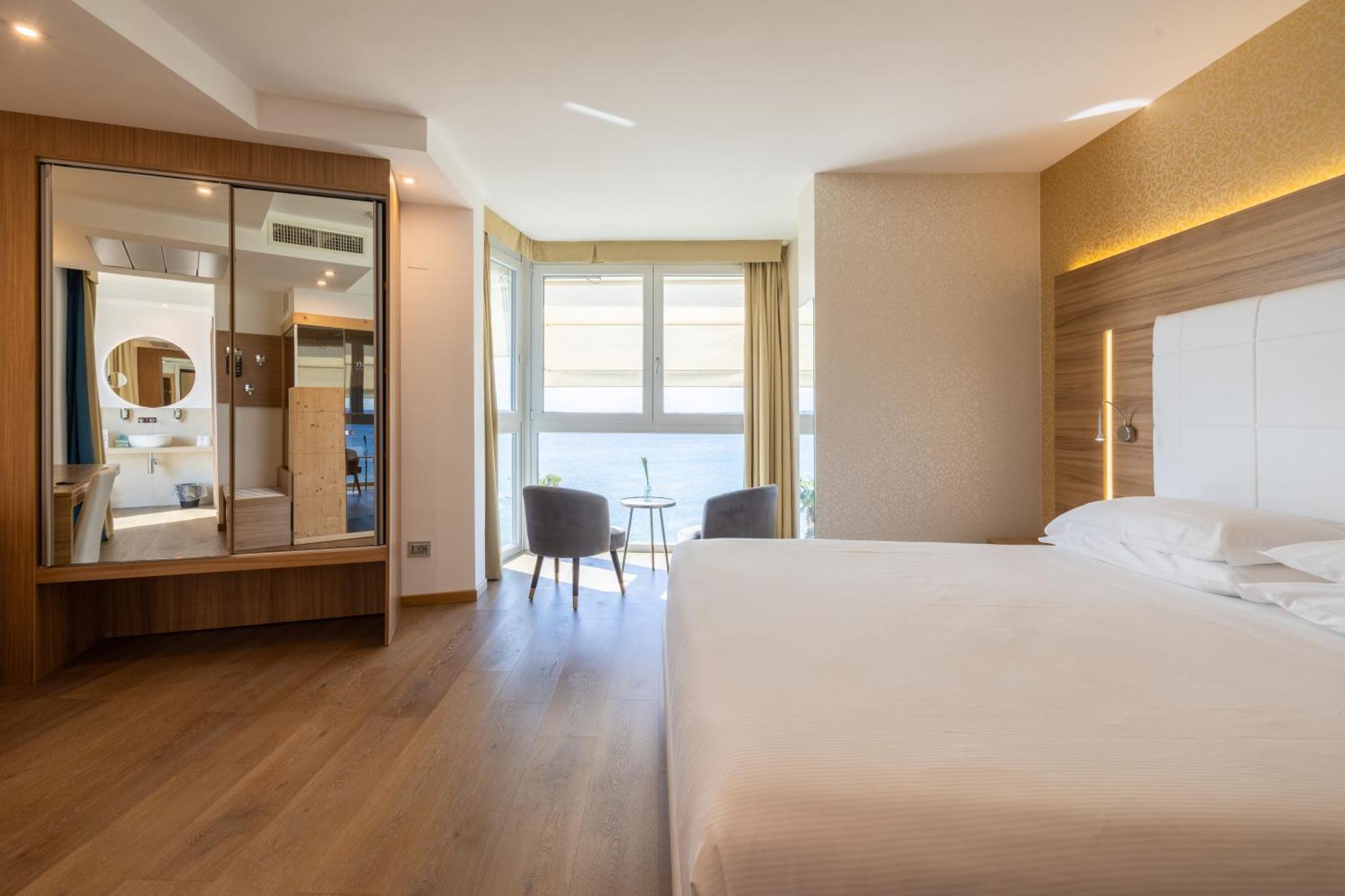 Kriss Internazionale Hotel Bardolino Exterior photo